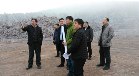 仟億達(dá)與葫蘆島市領(lǐng)導(dǎo)不畏嚴(yán)寒,共同實(shí)地考察勘測(cè)及選址 仟億達(dá)與葫蘆島市領(lǐng)導(dǎo)不畏嚴(yán)寒,共同實(shí)地考察勘測(cè)及選址