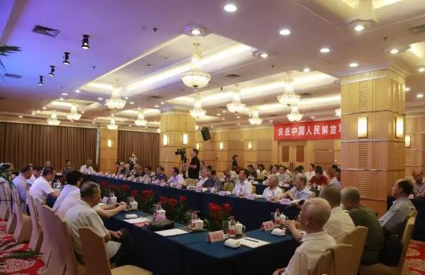 仟億達(dá)集團(tuán)董事長鄭兩斌出席“慶祝中國人民解放軍建軍90周年座談會(huì)” 仟億達(dá)集團(tuán)董事長鄭兩斌出席“慶祝中國人民解放軍建軍90周年座談會(huì)”